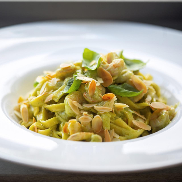 Tjestenina s kozicama; ilustracija