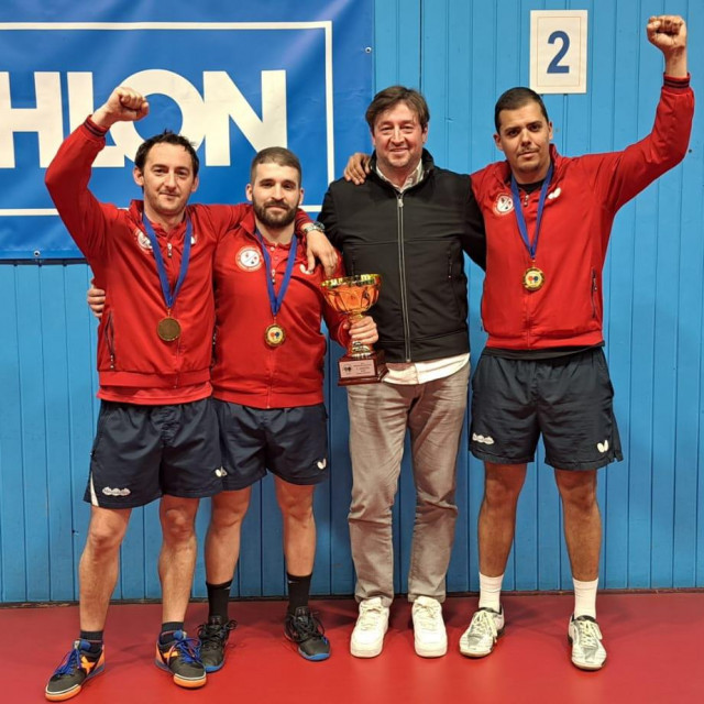 Pituri slave duplu krunu - Tomislav Japec, Filip Čipin, Goran Raspopović, predsjednik kluba i Miho Simović