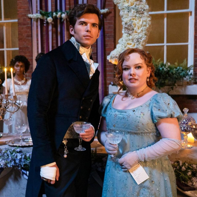 Nicola Coughlan i Luke Newton