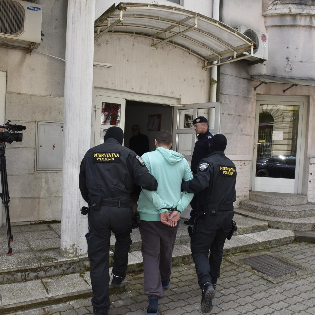 Privođenje osumnjičenika za ubojstvo