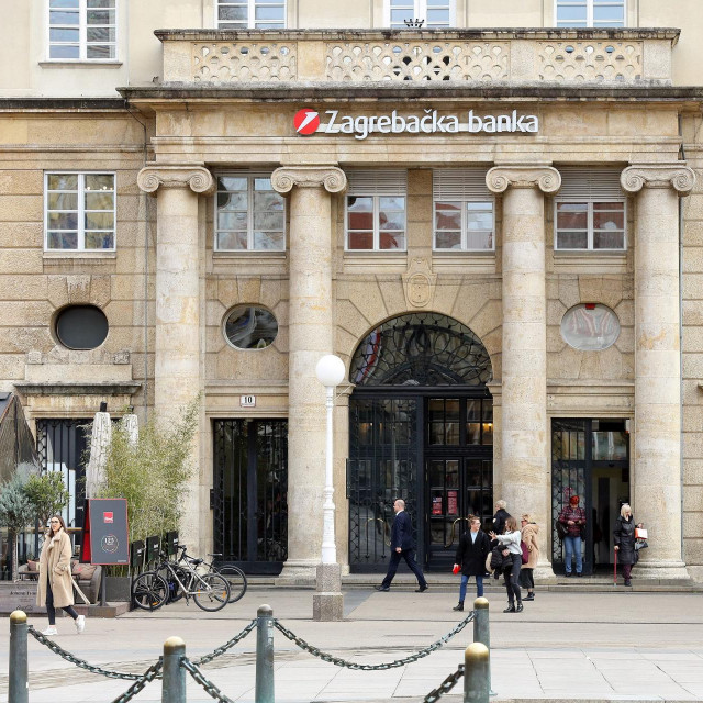 Poslovnica Zagrebačke banke na Trgu bana Jelačića