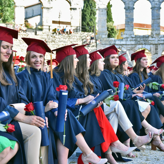 Studentice rjeđe odustaju od studiranja te im udio raste na višim godinama