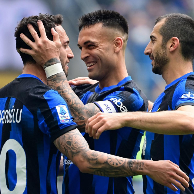 Hakan Calhanoglu, Lautaro Martinez i Henrikh Mkhitaryan