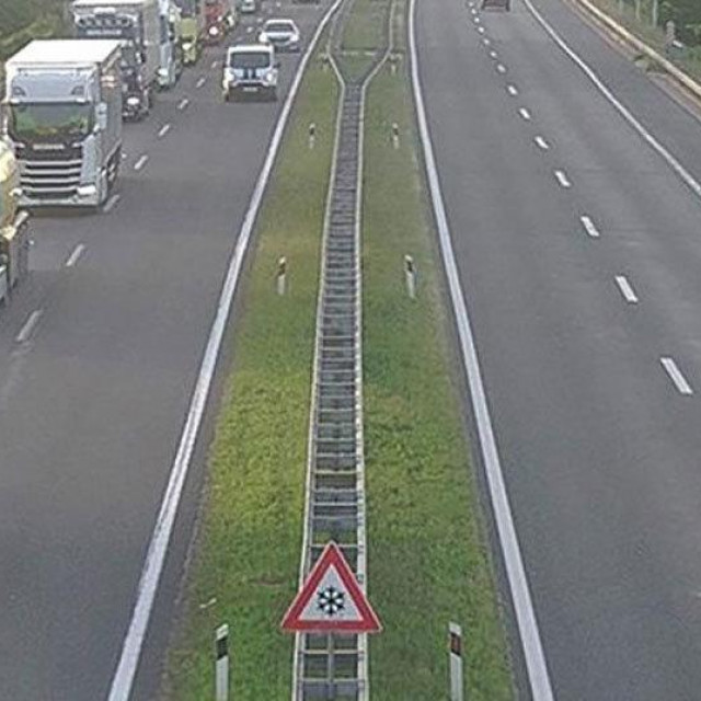 Kolona teretnih vozila