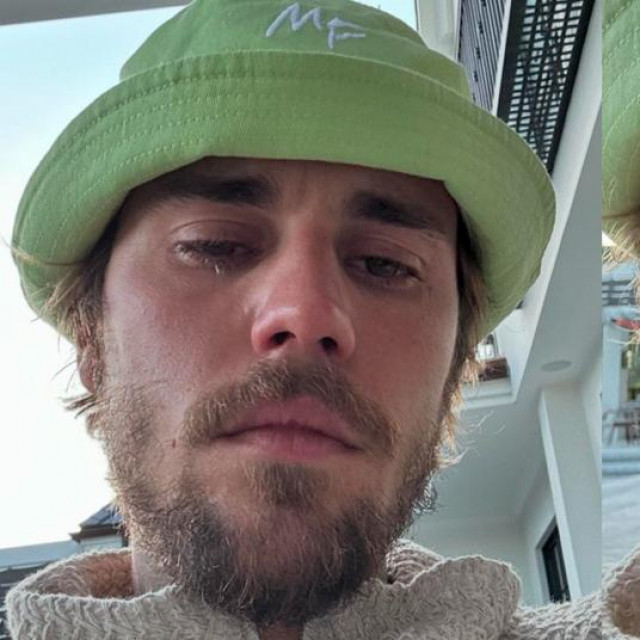 Pjevač Justin Bieber plače