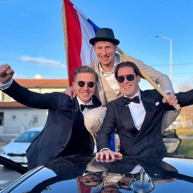 Robert Mudražija (desno)