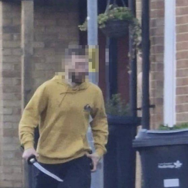 Manijak s mačetom napadao ljude u Londonu