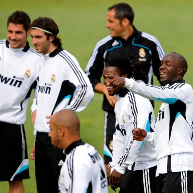 Lassan Diarra sa suigračima u Realu 2009. godine

 