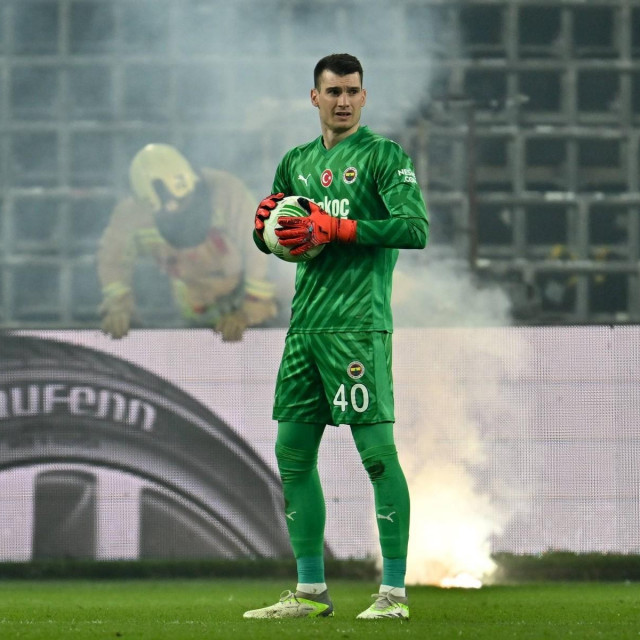 Dominik Livaković na izlaznim vratima Fenerbahçea