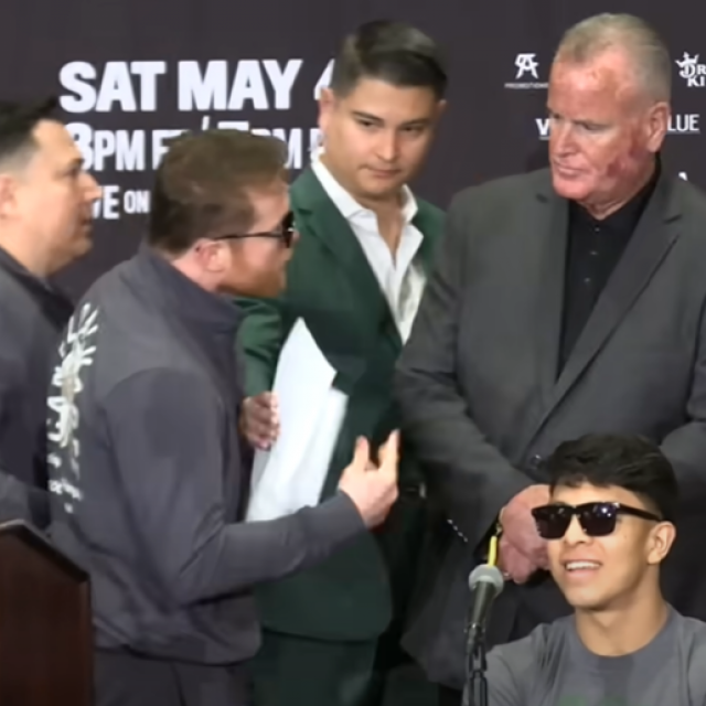 Canelo Alvarez (lijevo) i Oscar De La Hoya (desno)