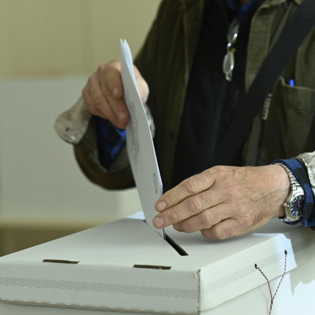 Glasanje na izborima, ilustrativna fotografija