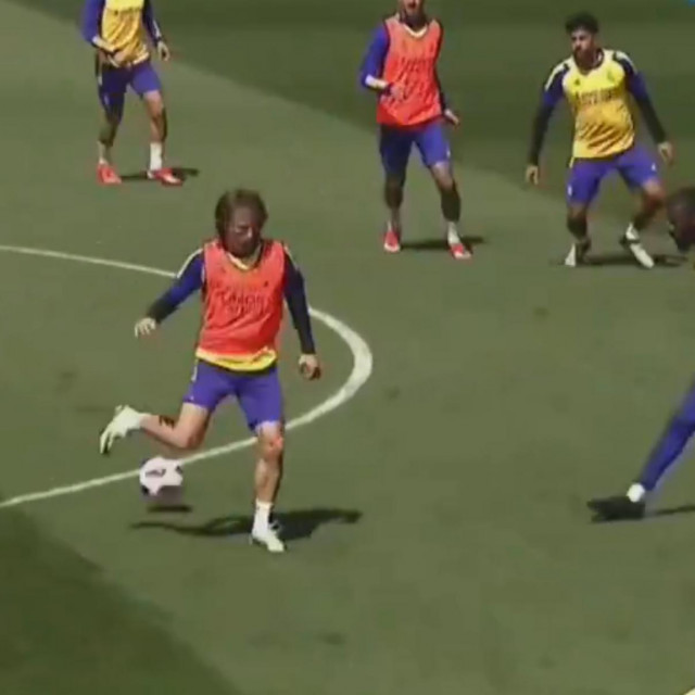 Luka Modrić i Arda Guler na treningu