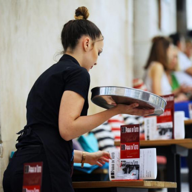 Za posao konobara možete se prijaviti i ako u životu niste nosili tacnu - samo treba imati volje i talenta za posao