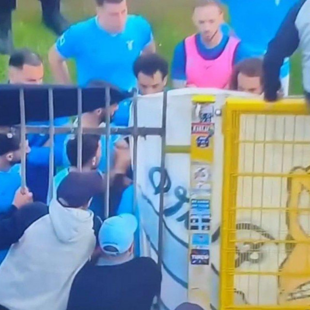 Navijači Lazija s igračima