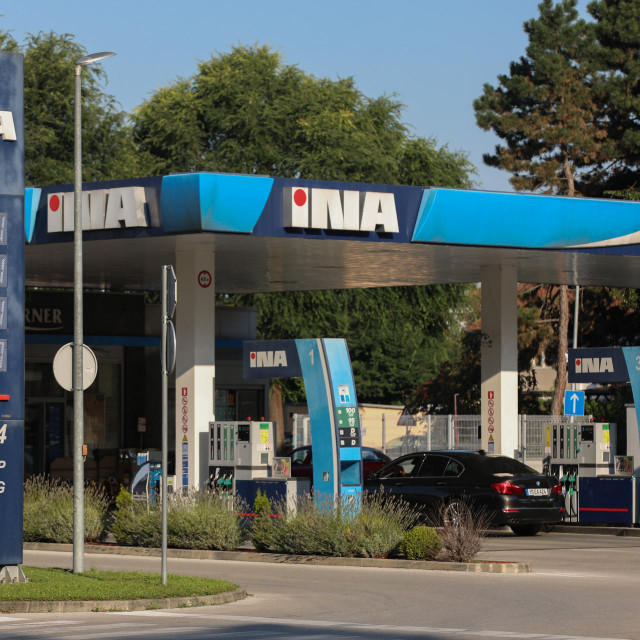 Benzinska postaja INA