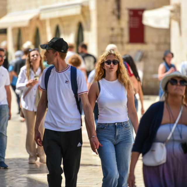 Dubrovnik, 050524.
Nedjeljno popodne na Stradunu.