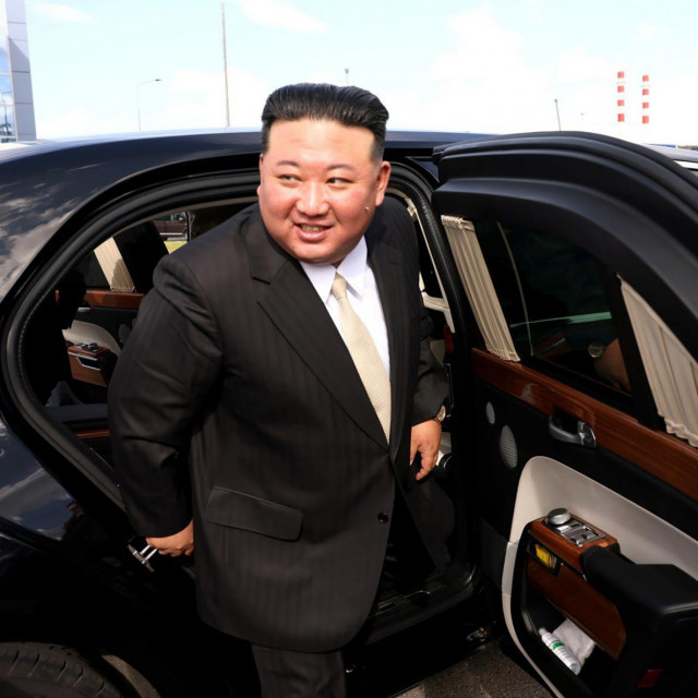 Vladimir Putin darovao je limuzinu Aurus Kim Jong-unu