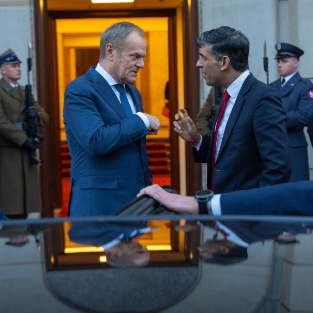 Poljski premijer Donald Tusk (zajedno s britanskim premijerom Rishijem Sunakom)