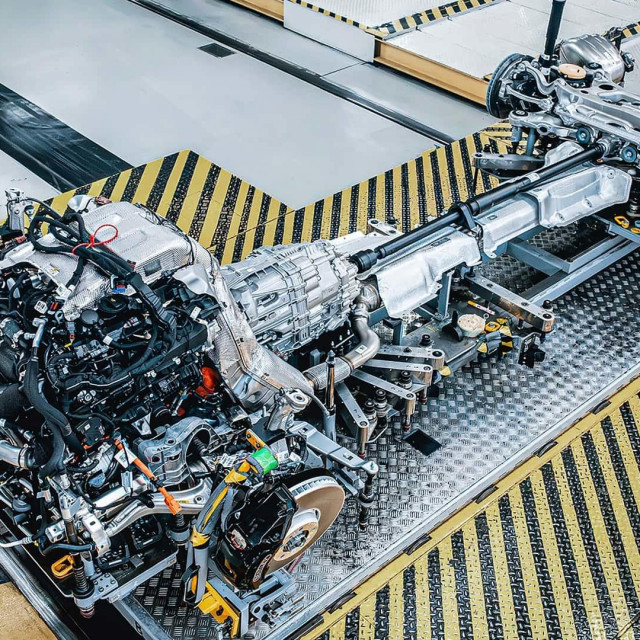 Bentley Ultra Performance Hybrid V8