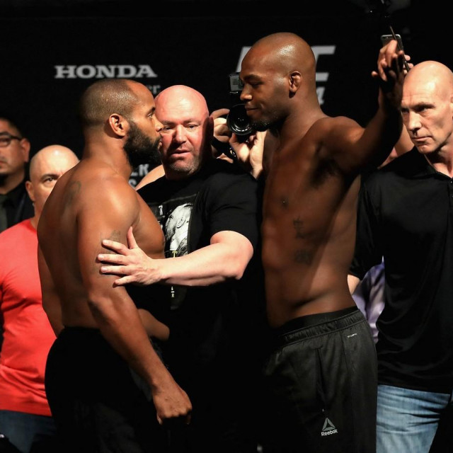 Daniel Cormier (lijevo) i Jon Jones (desno)