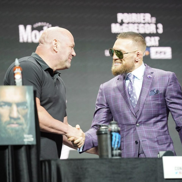 Dana White (lijevo) i Conor McGregor (desno)