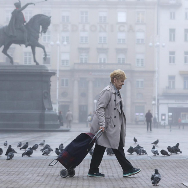 Zagreb obavijen maglom
 