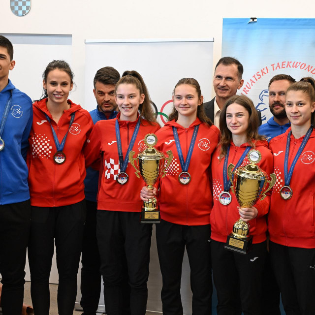 Toni Kanaet, Matea Jelić, Toni Tomas, Bruna Duvančić, Nika Karabatić, Dragan Primorac, Lena Stojković, Ivana Arelić i Josip Teskera