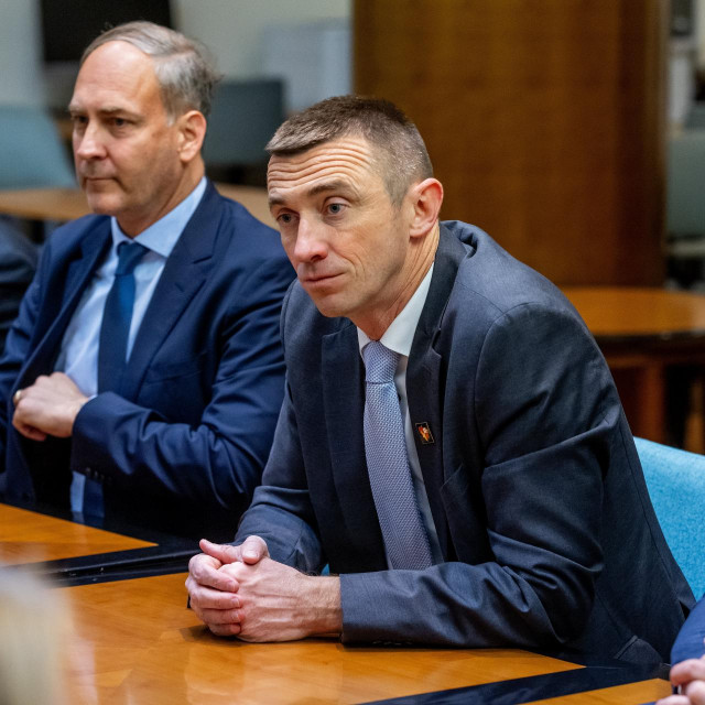 Glasači se sada ljute, na Fejsu psuju i proklinju Penavu i društvo...