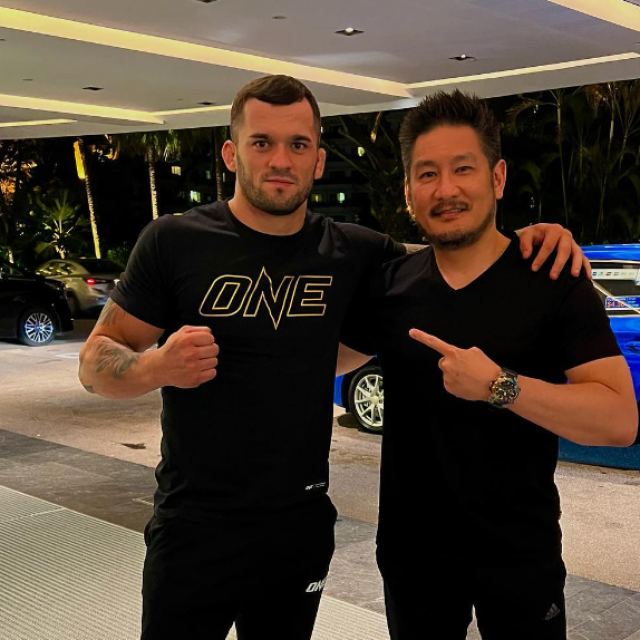 Roberto Soldić i Chatri Sityodtong (desno)