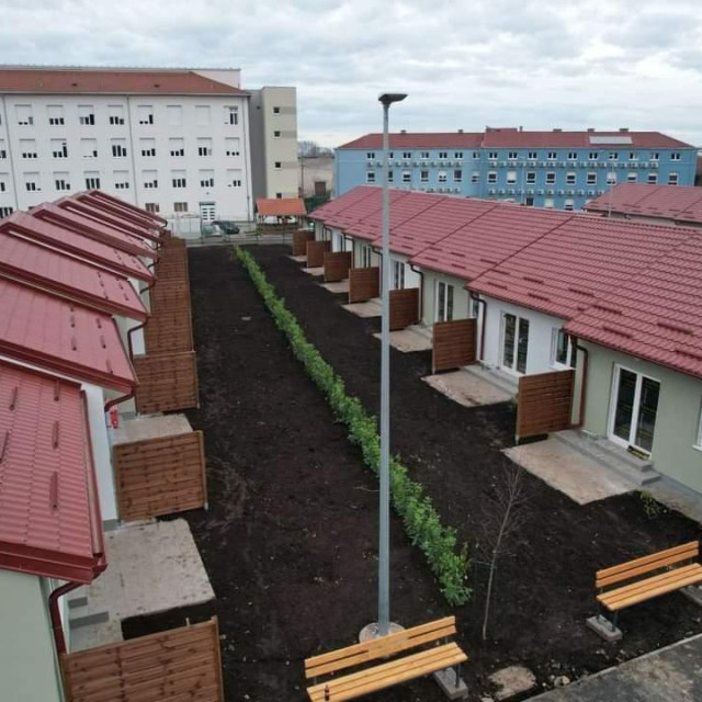 Kuće u županijskom naselju Banovi dvori