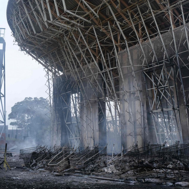 Opustošeni dijelovi u Noumei (izgorjeli zid za penjanje)