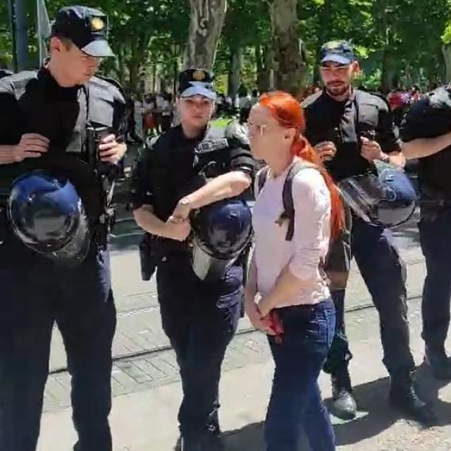Sanja Juras u raspravi s policajcima