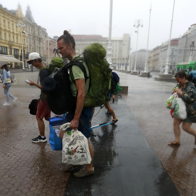 Pljusak, Zagreb, arhivska 