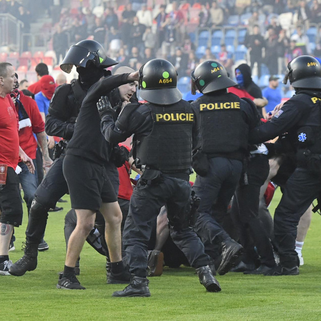 Neredi u Plzeň nakon finala Kupa