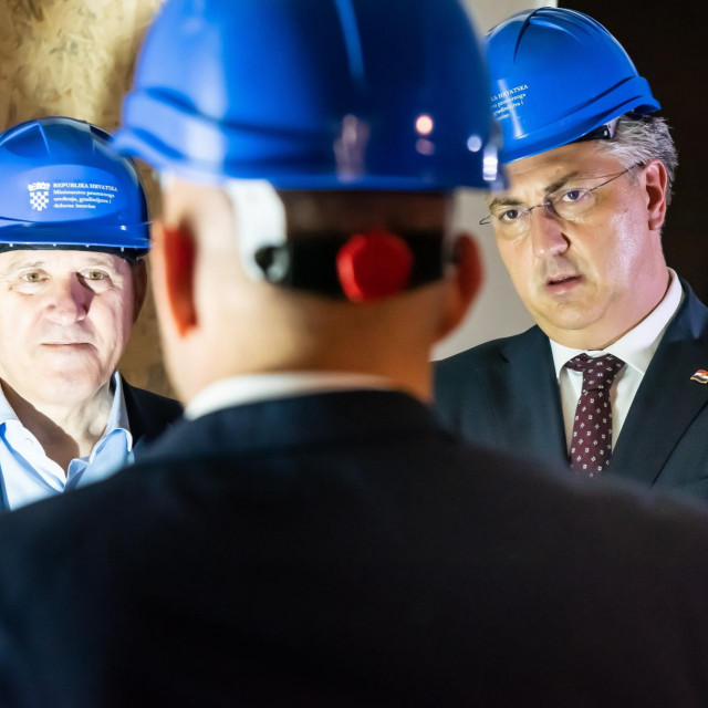 Lukav plan? Ljetni period glavinjanja SDP-a i DP-a potencijalno je idealan termin za Plenkovićev izborni prepad, a ljetni trenutak izbora Plenković je već bio isprobao i solidno ga kapitalizirao u koroni