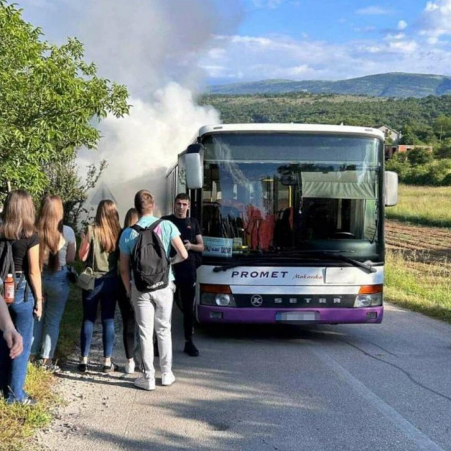Požar autobusa kod Sinja