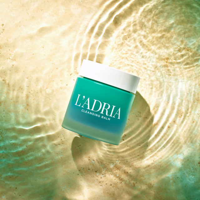 L’ADRIA Cleansing balm (22,90 eura)