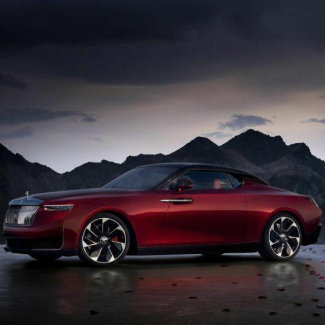 Rolls-Royce La Rose Noire Droptail