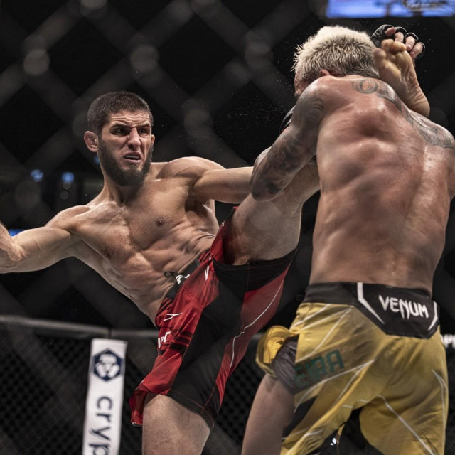 Charles Oliveira v Islam Makhachev