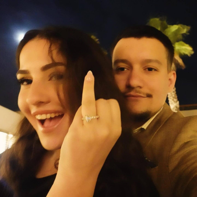 Amar Ismani sa zaručnicom