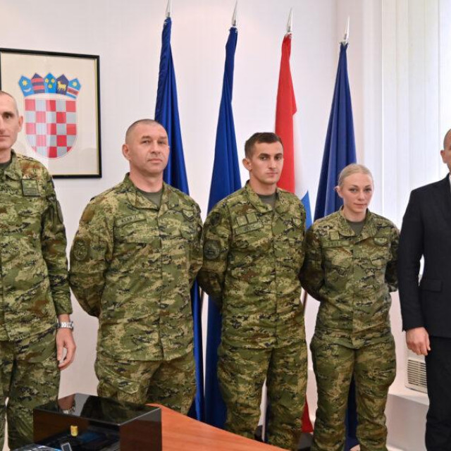 Ministar Anušić i general Kundid s pripadnicima HV-a koji su sudjelovali na natjecanju u Minnesoti