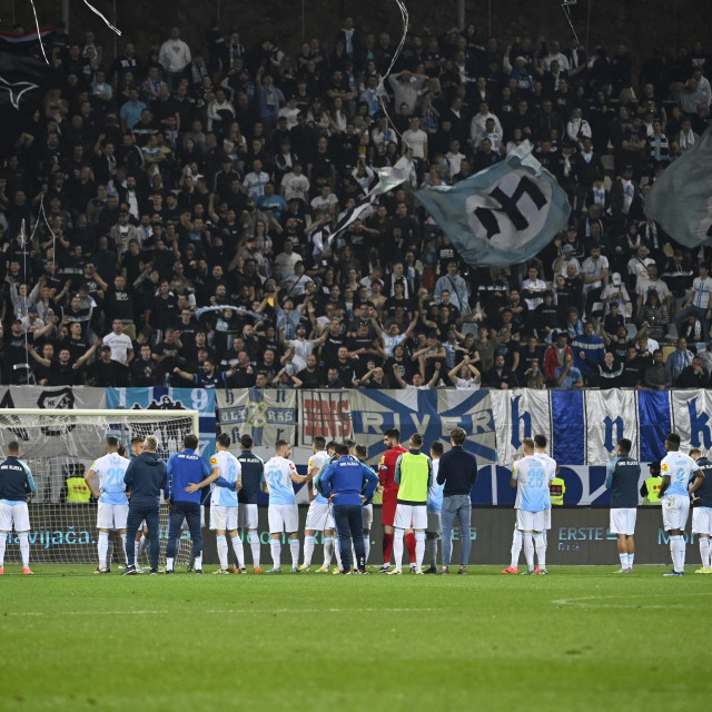 Igrači Rijeke s navijačima