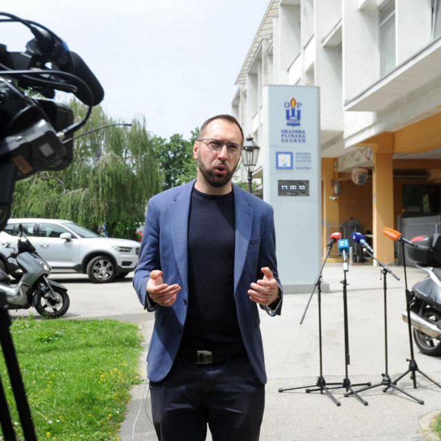 Zagrebački gradonačelnik Tomislav Tomašević ispred Gradske plinare Zagreb dok je još bio oporbeni zastupnik
 