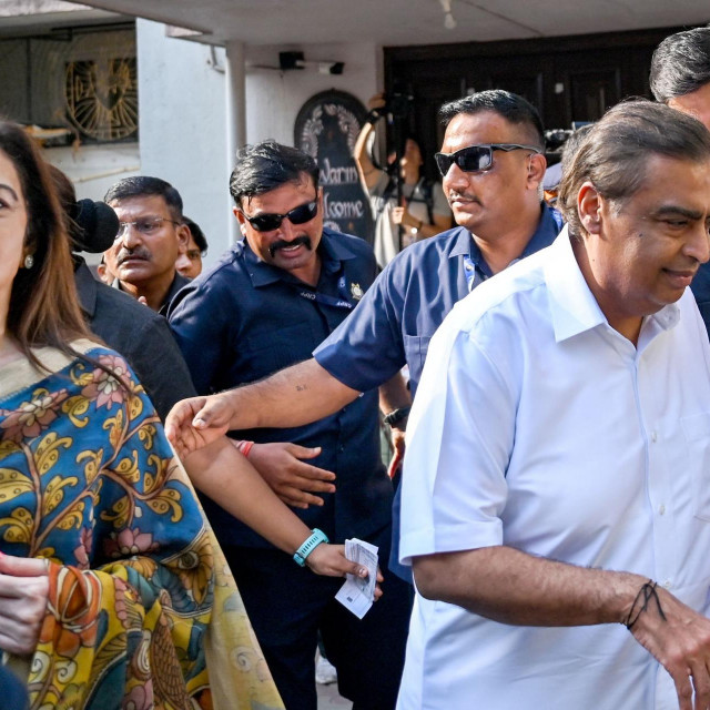 Mukesh Ambani sa suprugom Nitom Ambani