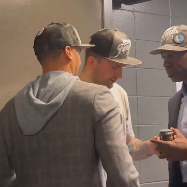 Finley uzima pivo Dončiću