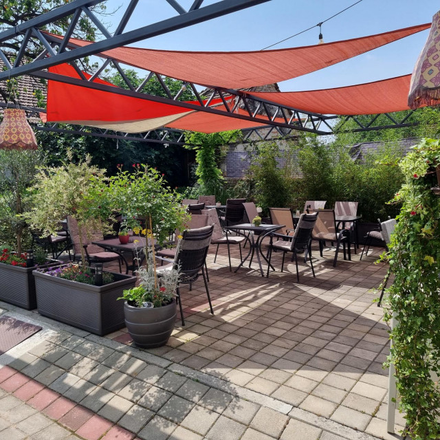 Terasa Hostela Plus u Vinkovcima