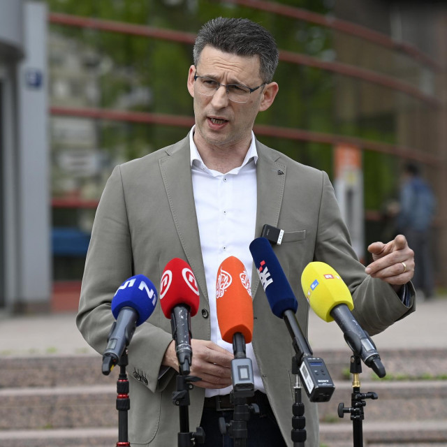 Božo Petrov