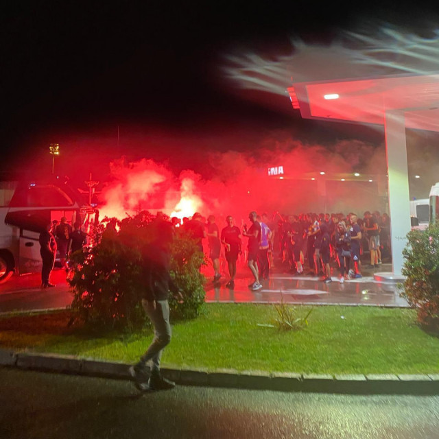 Slavlje nogometaša Šibenika s navijačima