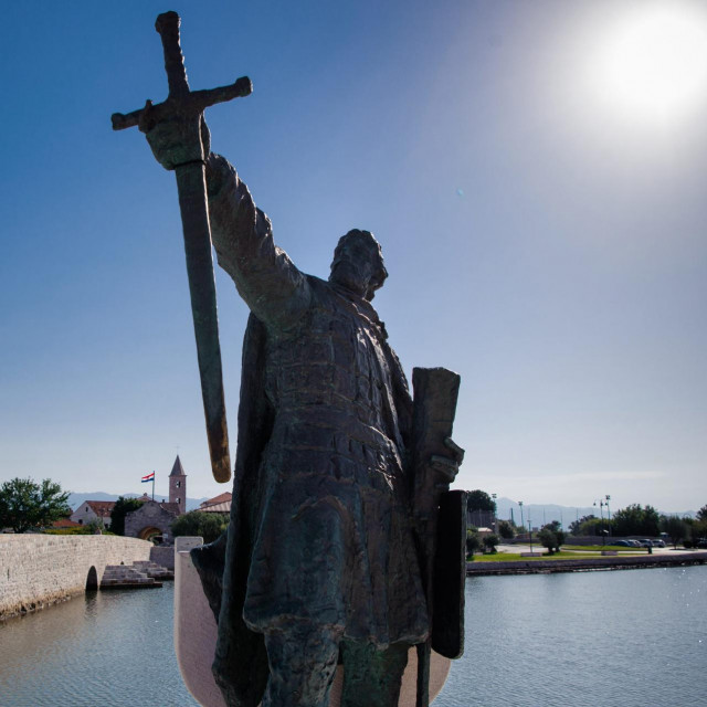 Spomenik knezu Branimiru u Ninu