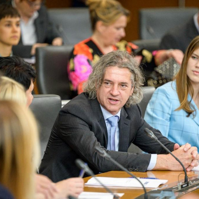 Premijer Robert Golob